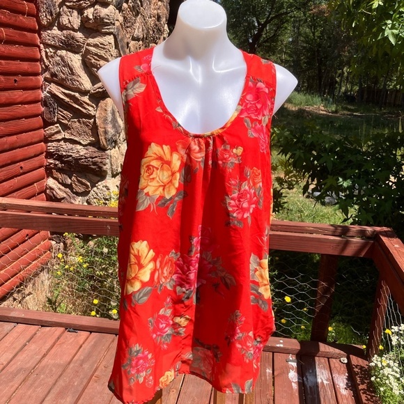 Tops - Floral Sleeveless Top - Red